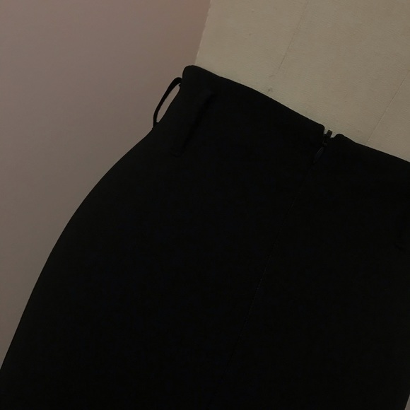 Black Pencil skirt with slit - Picture 4 of 5